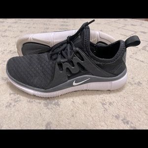 NIKE ACALME SNEAKERS